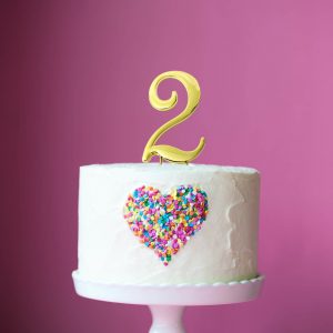 GOLD CAKE TOPPER (7CM) – NUMBER 2